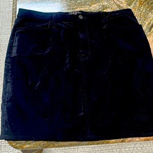 JEN7 by for all mankind black velvet skirt. Excellent condition.